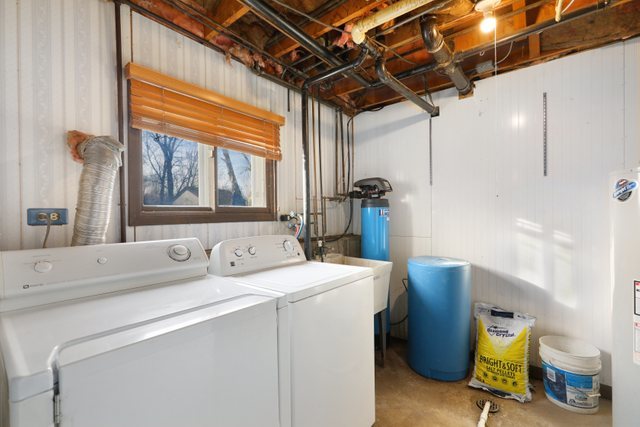 2394 Elm Road West Chicago, IL 60185 - Photo 20 of 28 a utility room with dryer and washer