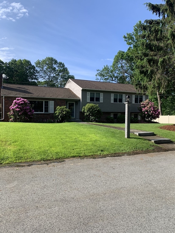 47 Farmington Road Nashua, NH 03060 - Photo 1 of 37 Gallery Image 1