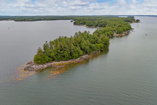 $1,075,000 | 71 Merganser Way, Freeport, ME 04032