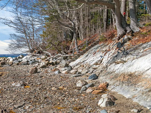 $995,000 | 71 Merganser Way, Freeport, ME 04032