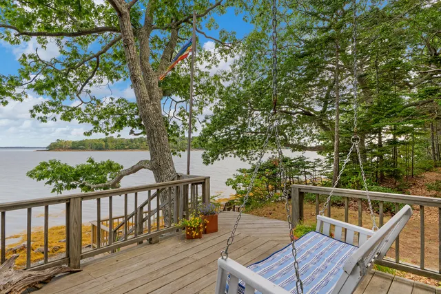 $1,075,000 | 71 Merganser Way, Freeport, ME 04032