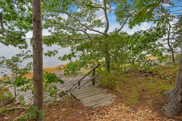 $1,075,000 | 71 Merganser Way, Freeport, ME 04032