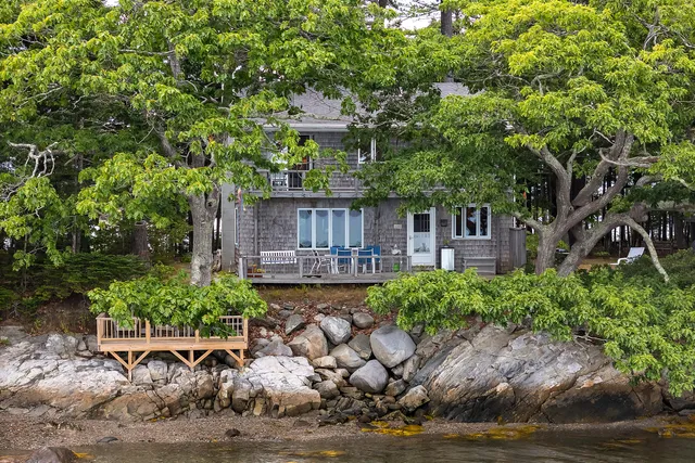 $1,075,000 | 71 Merganser Way, Freeport, ME 04032