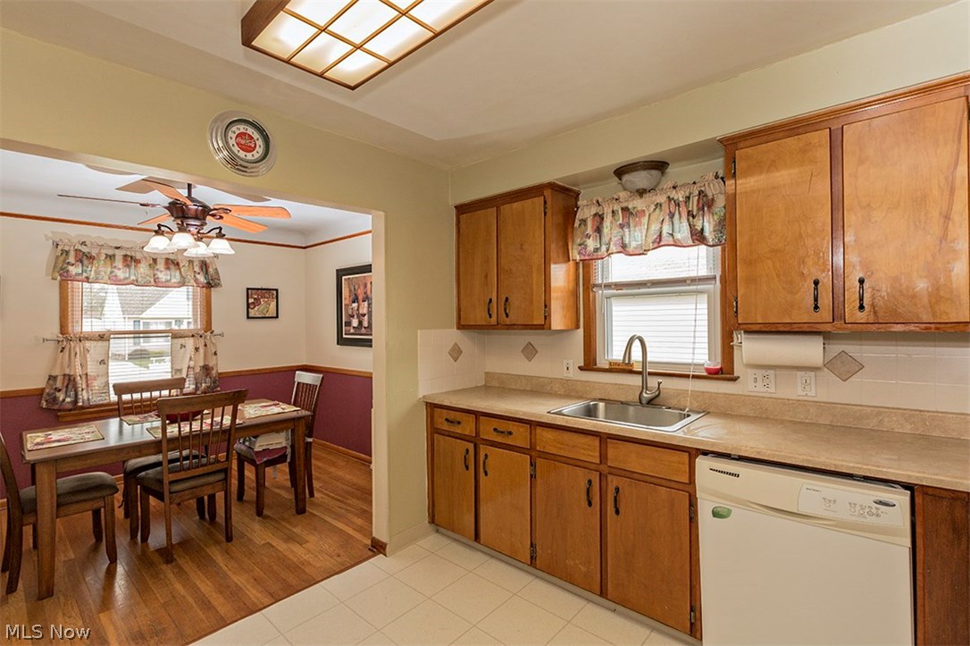 32228 Dickerson Road Willowick, OH 44095 - Photo 11 of 30