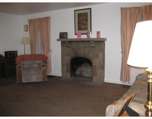 1713 Roosevelt Road Sewickley, PA 15143 - Photo 2 of 10 Living Room.