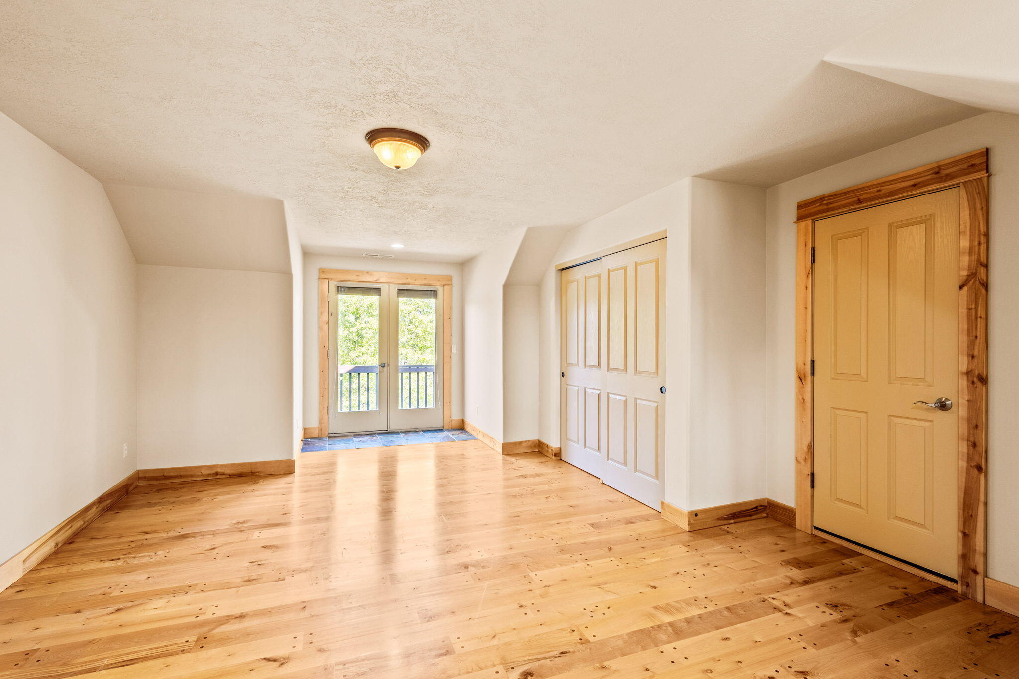 21405 Back Alley Road Bend, OR 97702 - Photo 32 of 48 a view of an empty room with wooden floor and a window