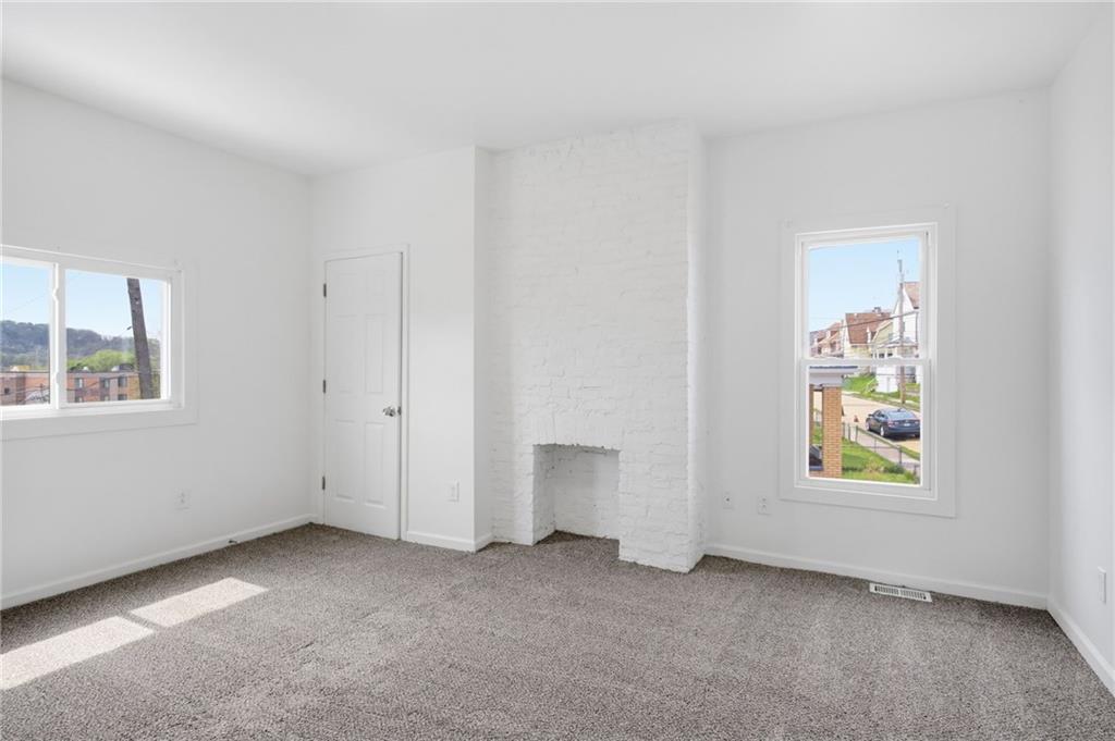 720 Mary Street McKees Rocks, PA 15136 - Photo 7 of 11