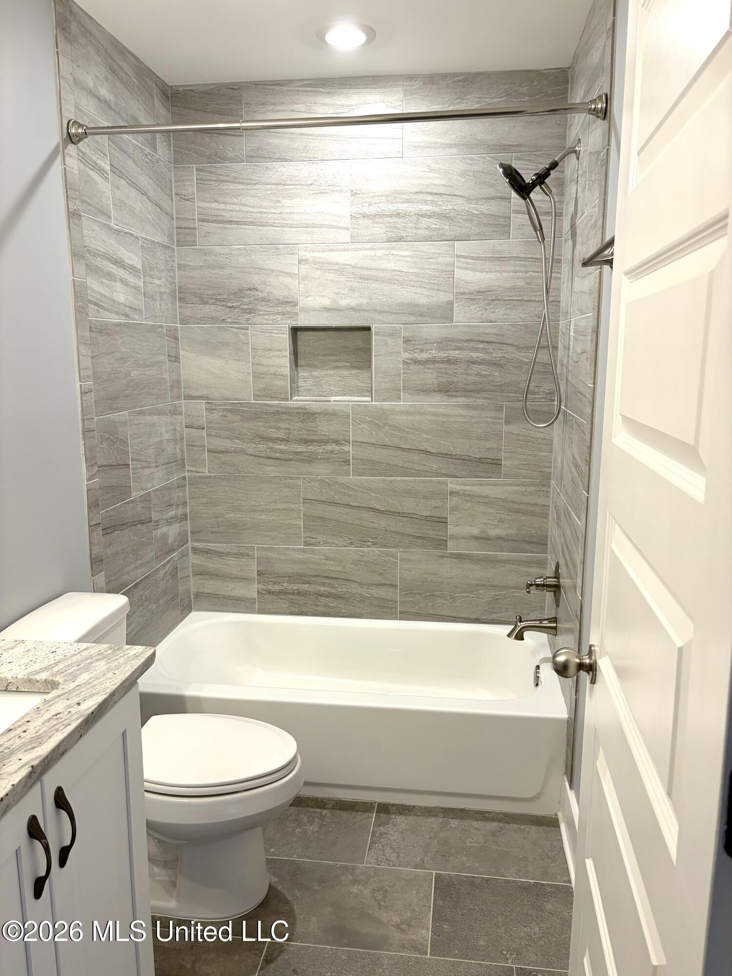 1657 Carlee Drive Hernando, MS 38632 - Photo 25 of 31 Bathroom 3