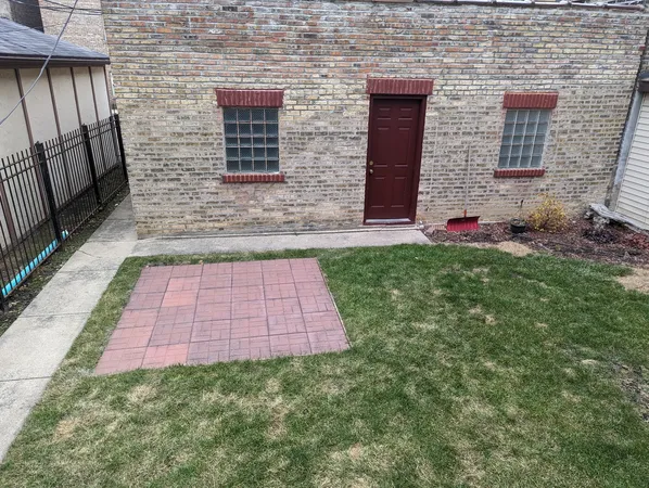 $1,995 | 5650 North Spaulding Avenue, Unit 2, Chicago, IL 60659