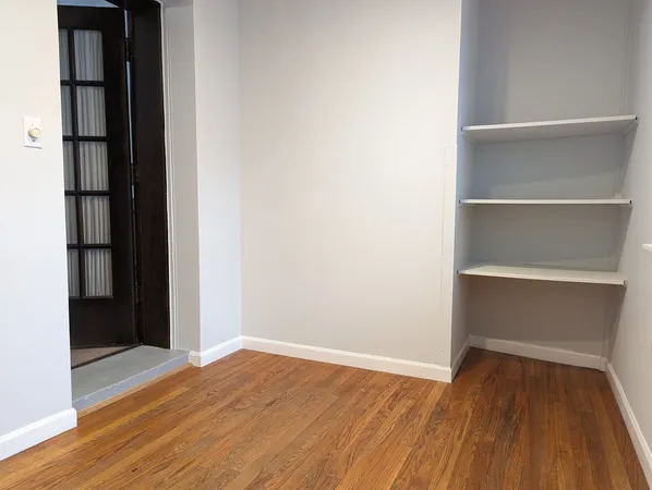 $1,995 | 5650 North Spaulding Avenue, Unit 2, Chicago, IL 60659