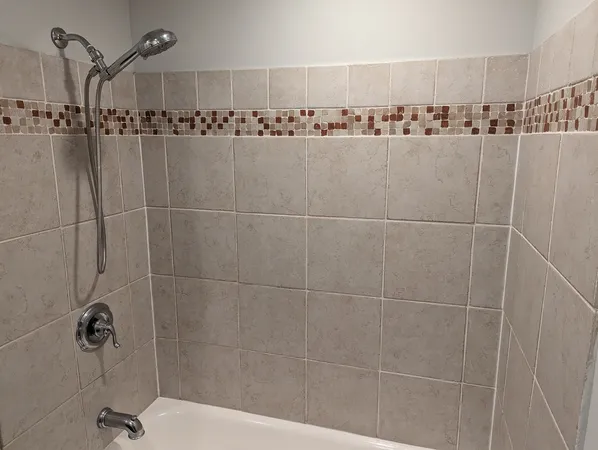$1,995 | 5650 North Spaulding Avenue, Unit 2, Chicago, IL 60659