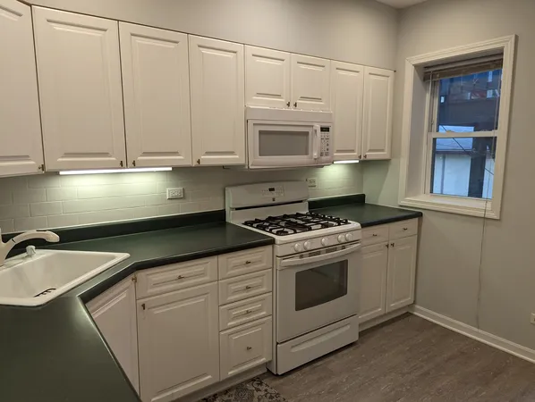 $1,995 | 5650 North Spaulding Avenue, Unit 2, Chicago, IL 60659