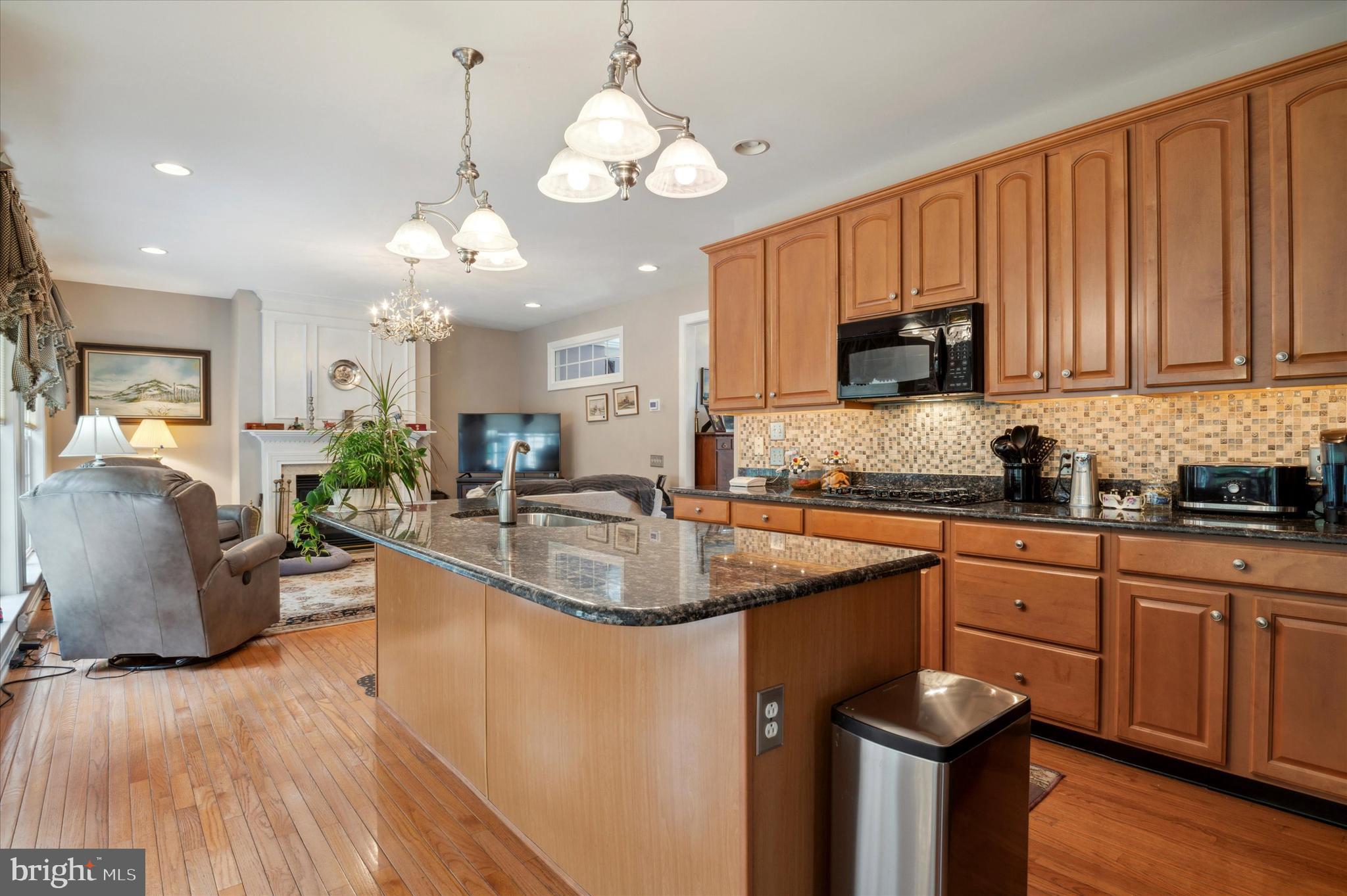 40 Ridings Way, Unit 23 West Chester, PA 19382 - Photo 8 of 33 Kitchen w/ Large Island