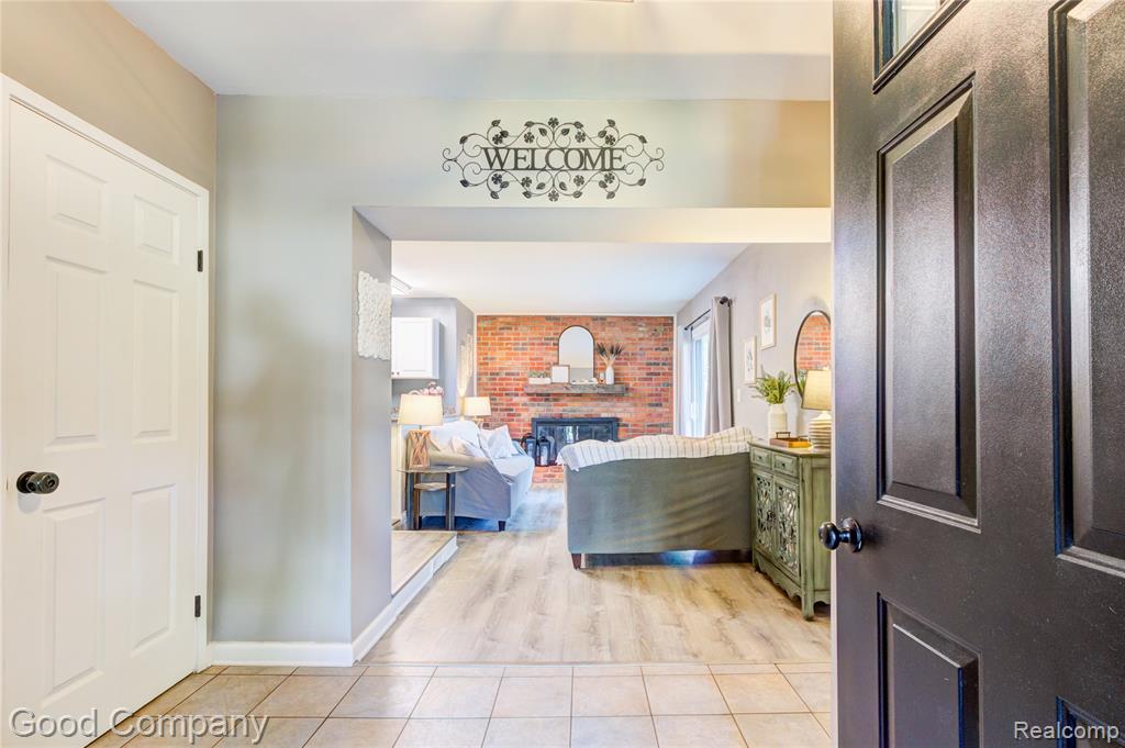 697 Hamlet Road Auburn Hills, MI 48326 - Photo 3 of 50 Gallery Image 3
