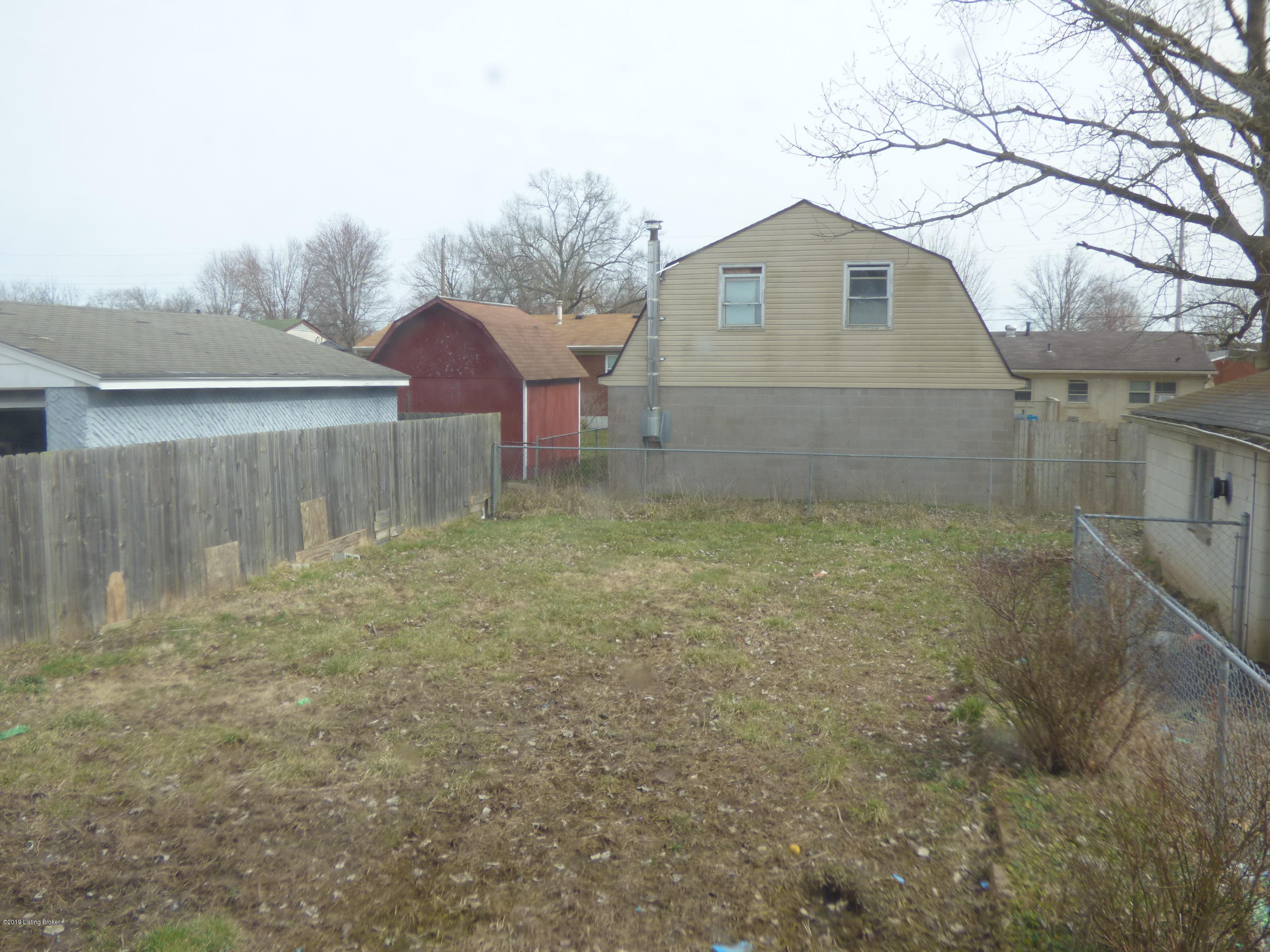 474 Overlook Road Louisville, KY 40229 - Photo 11 of 12 P1250927