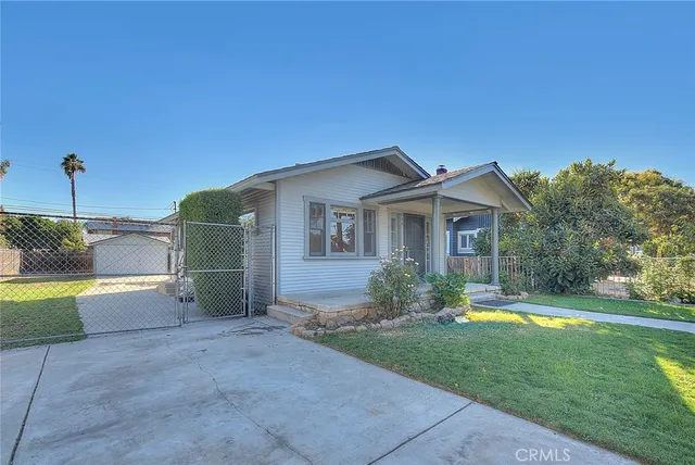 a view of house with backyard and tree