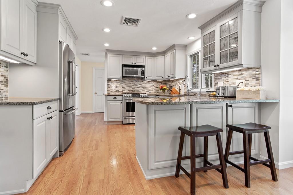 26 York Road Mansfield, MA 02048 - Photo 9 of 28 Gallery Image 9