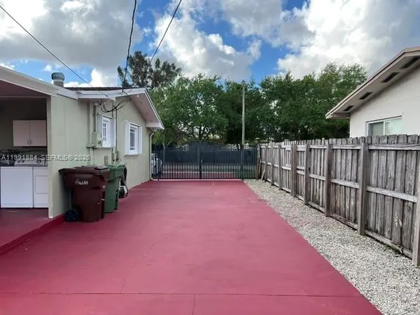 $3,500 | 631 West 50th Street, Unit 631, Hialeah, FL 33012