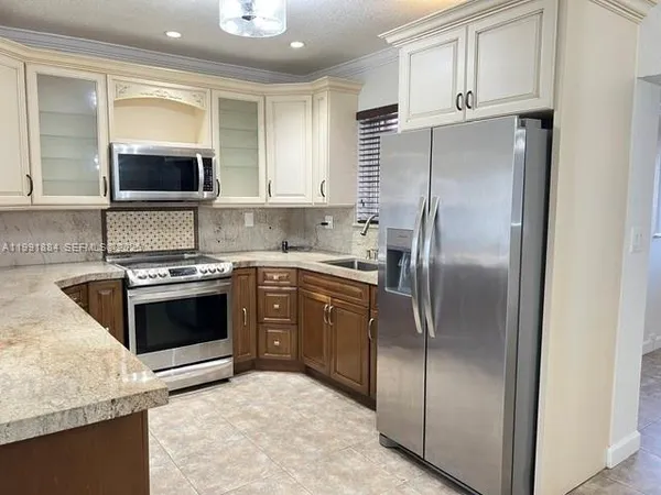 $3,500 | 631 West 50th Street, Unit 631, Hialeah, FL 33012