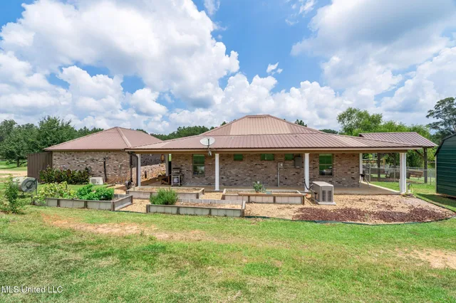 $229,000 | 1030 Diane Circle, Summit, MS 39666