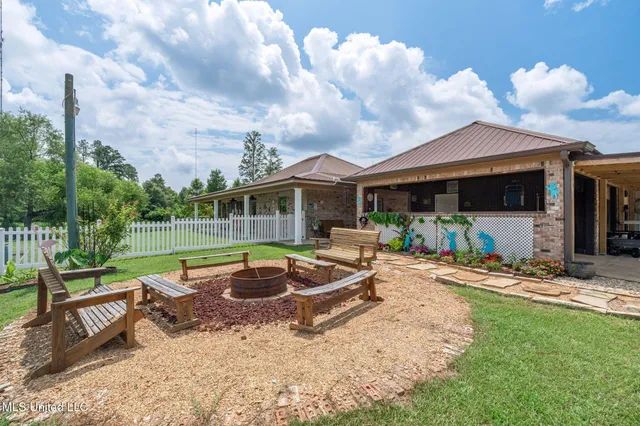 $229,000 | 1030 Diane Circle, Summit, MS 39666