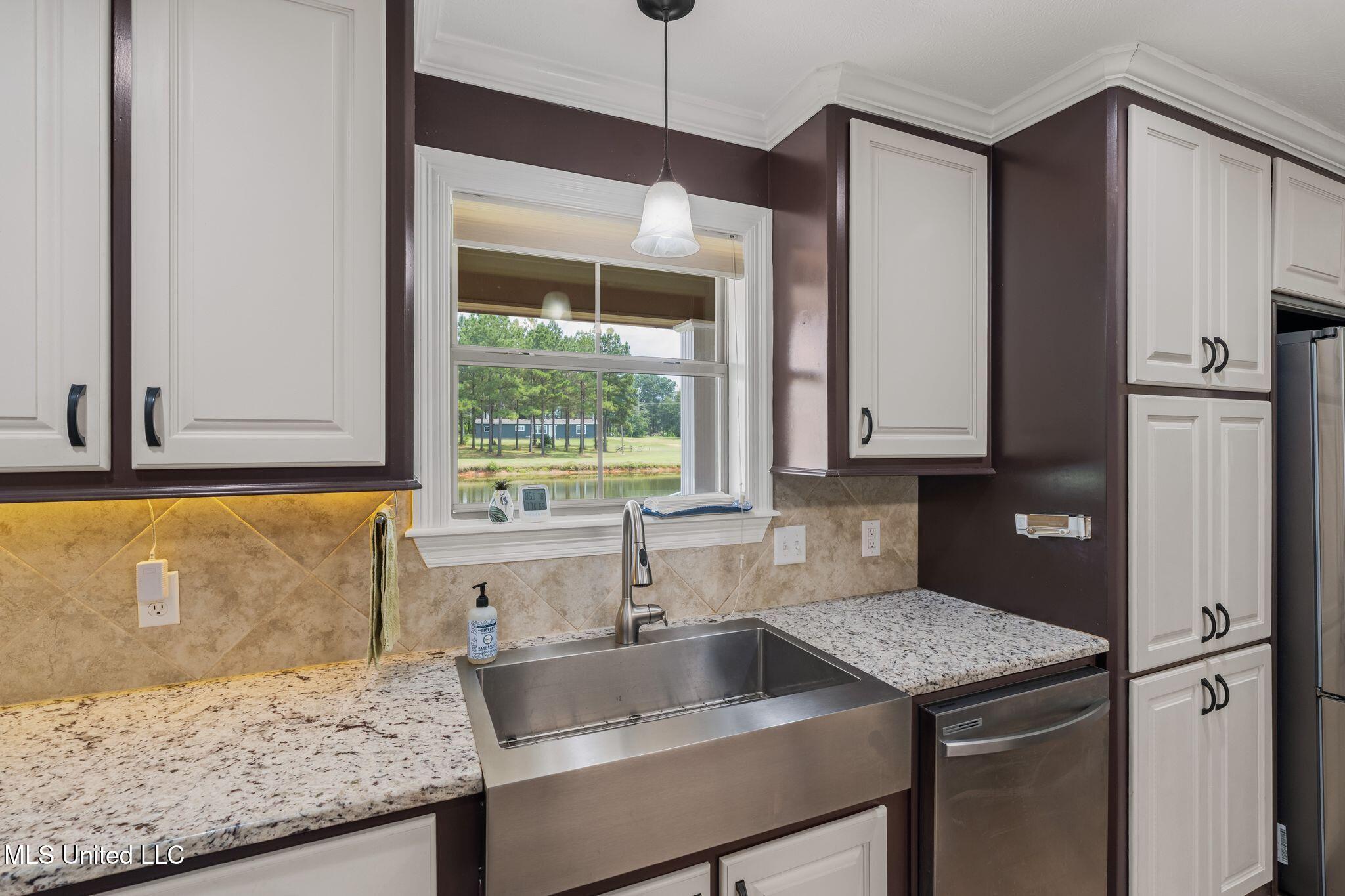 1030 Diane Circle Summit, MS 39666 - Photo 5 of 57 1030_Diane_Cir-6