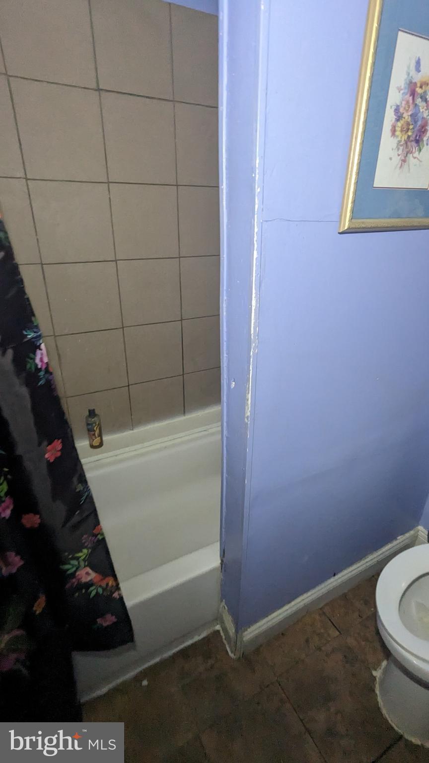 6740 Solomons Island Road North Owings, MD 20736 - Photo 20 of 58 a bathroom with a toilet and shower