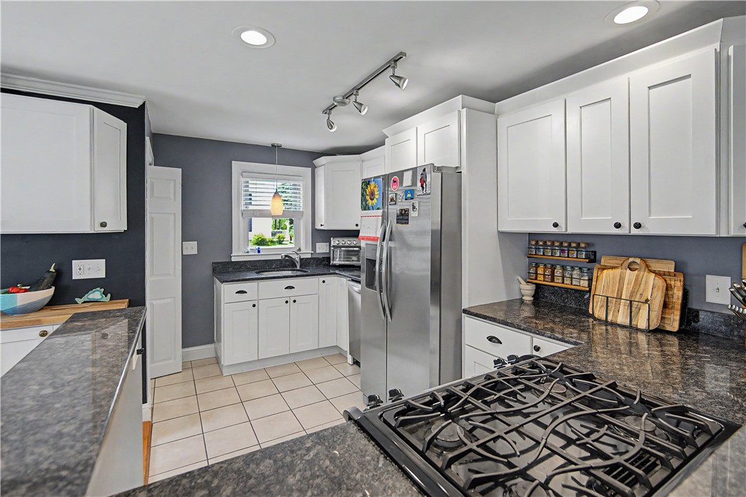 16 Edison Street Warwick, RI 02889 - Photo 13 of 26 Gallery Image 13