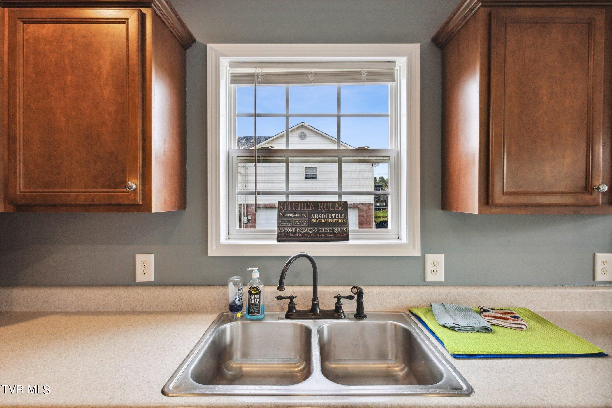 655 McInturff Road Telford, TN 37690 - Photo 11 of 38 655-McInturff-Rd-WindowStill-34