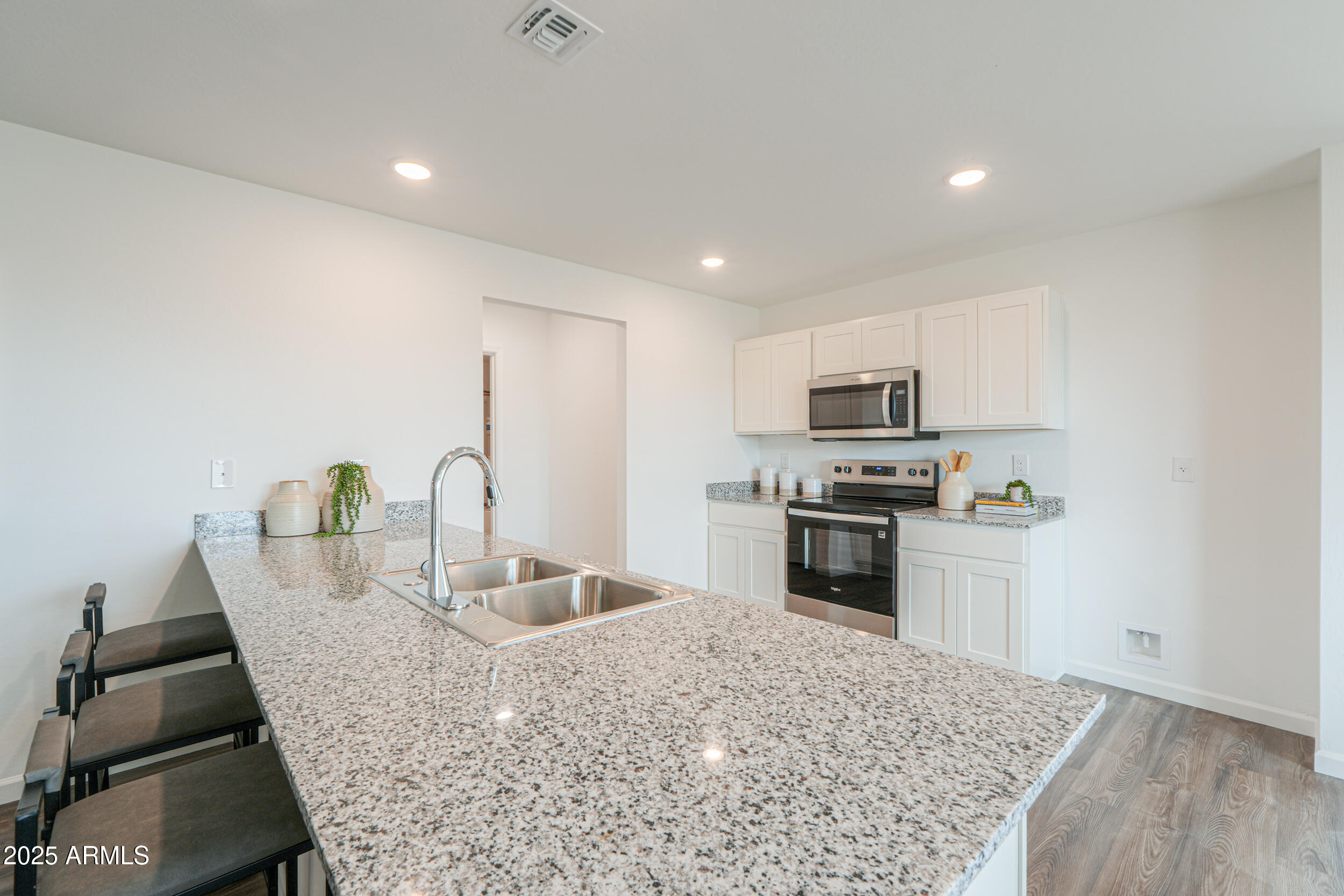 876 Maricopa Road Florence, AZ 85132 - Photo 5 of 8 Kitchen and Dining (3)