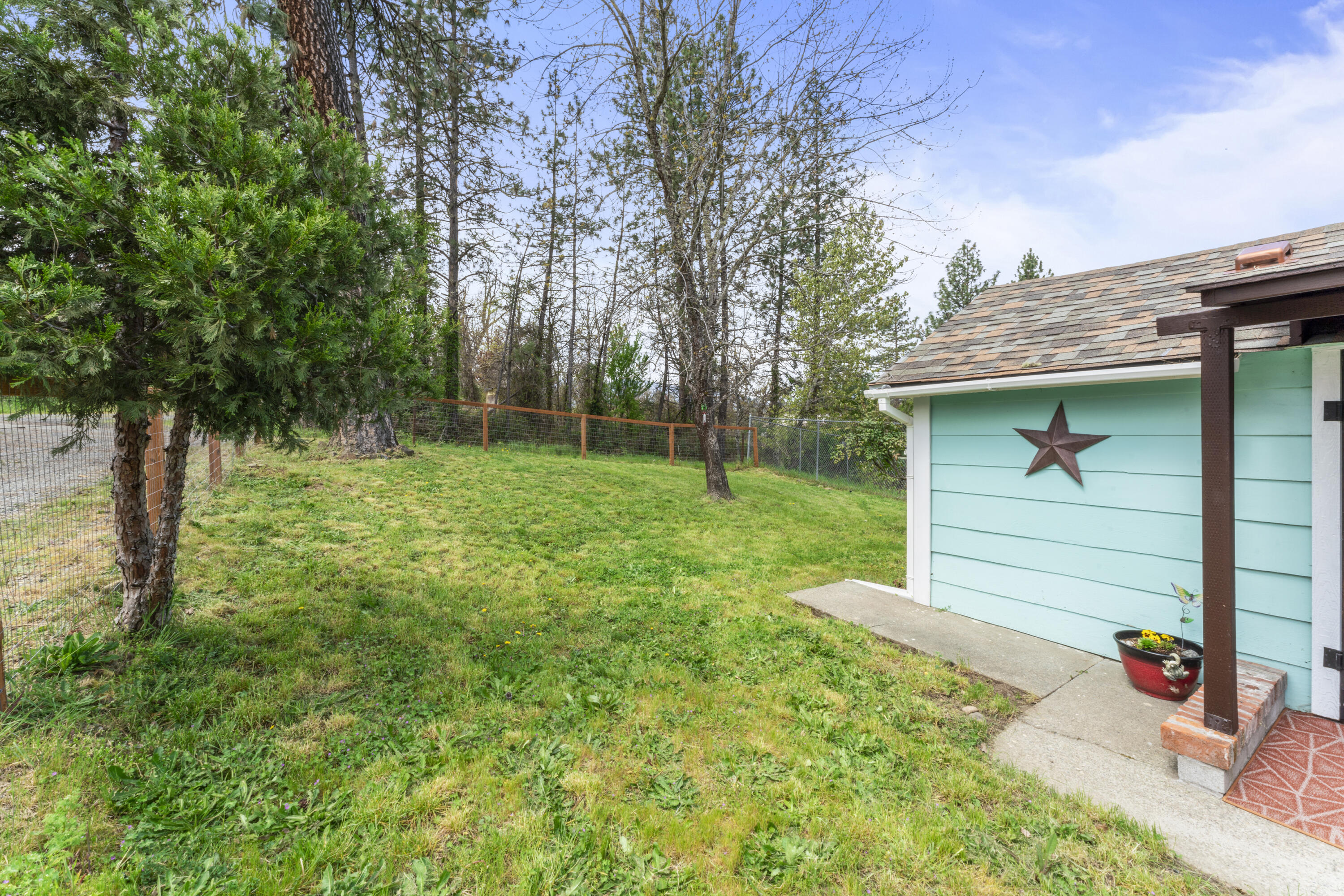128 Alameda Street Merlin, OR 97532 - Photo 23 of 32 24