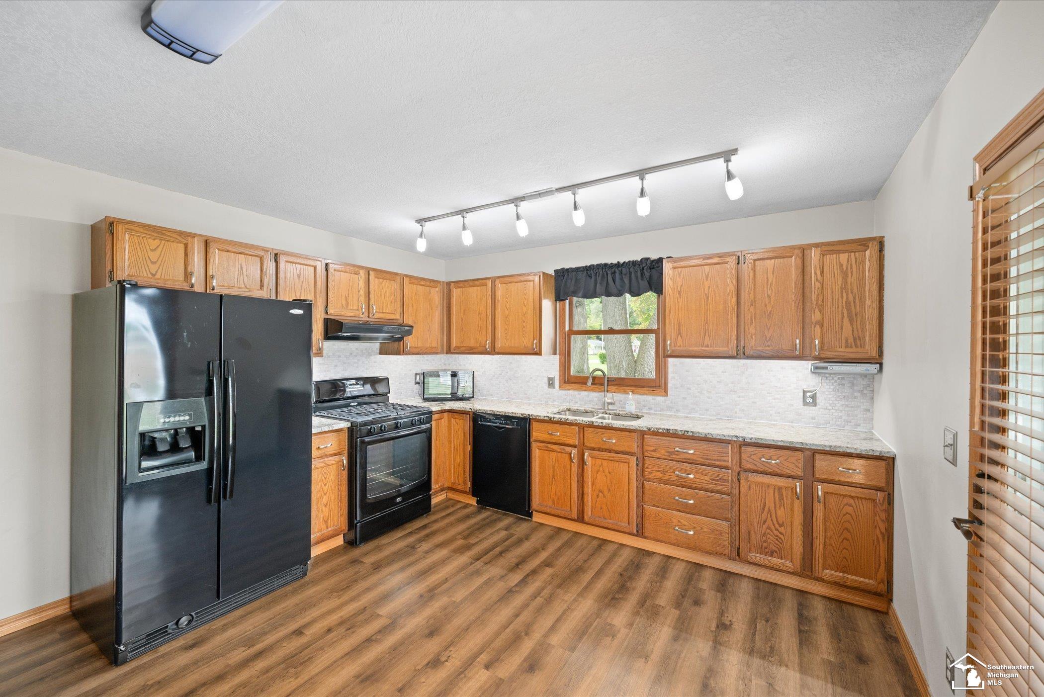 7063 Elmwood Road Temperance, MI 48182 - Photo 16 of 34 Gallery Image 16