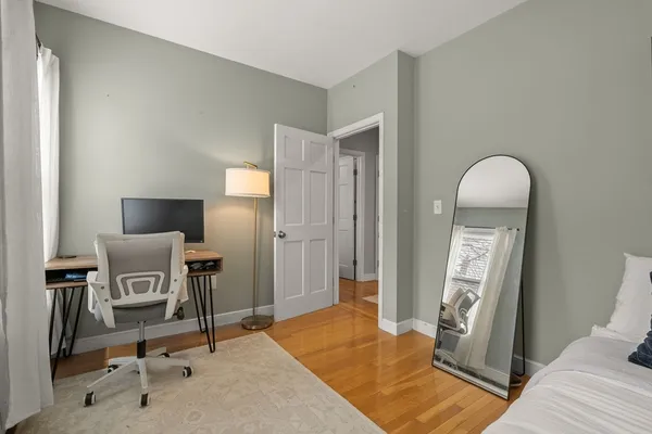 $3,700 | 165 M Street, Unit 2, Boston, MA 02127