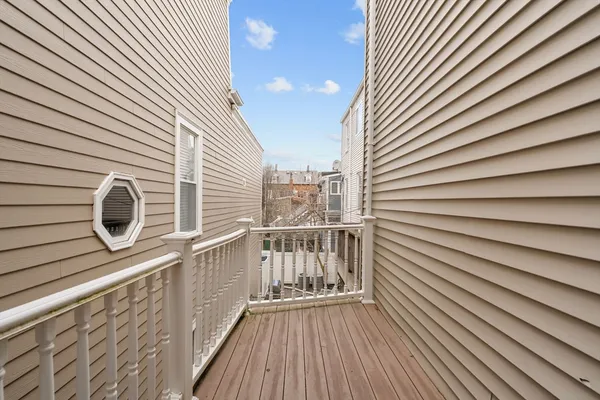 $3,700 | 165 M Street, Unit 2, Boston, MA 02127