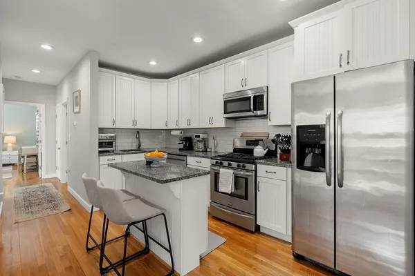 $3,700 | 165 M Street, Unit 2, Boston, MA 02127