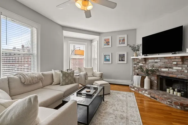 $3,700 | 165 M Street, Unit 2, Boston, MA 02127