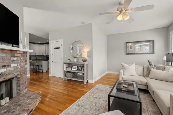 $3,700 | 165 M Street, Unit 2, Boston, MA 02127