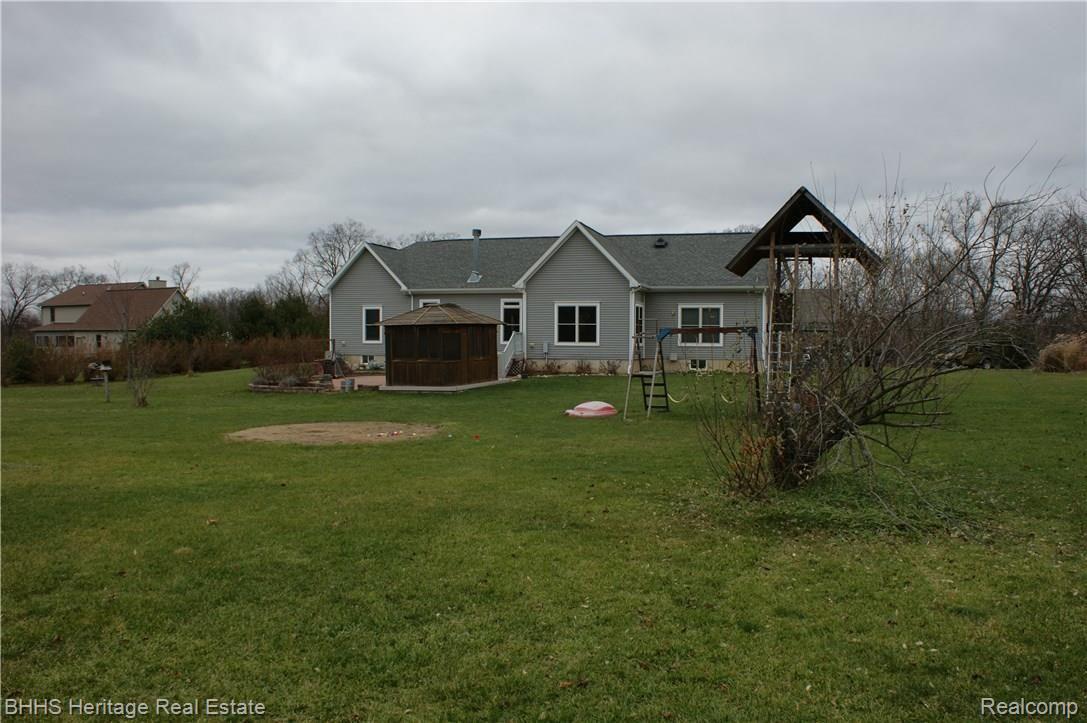 5678 Curdy Road Howell, MI 48855 - Photo 3 of 23 DSC01835.JPG