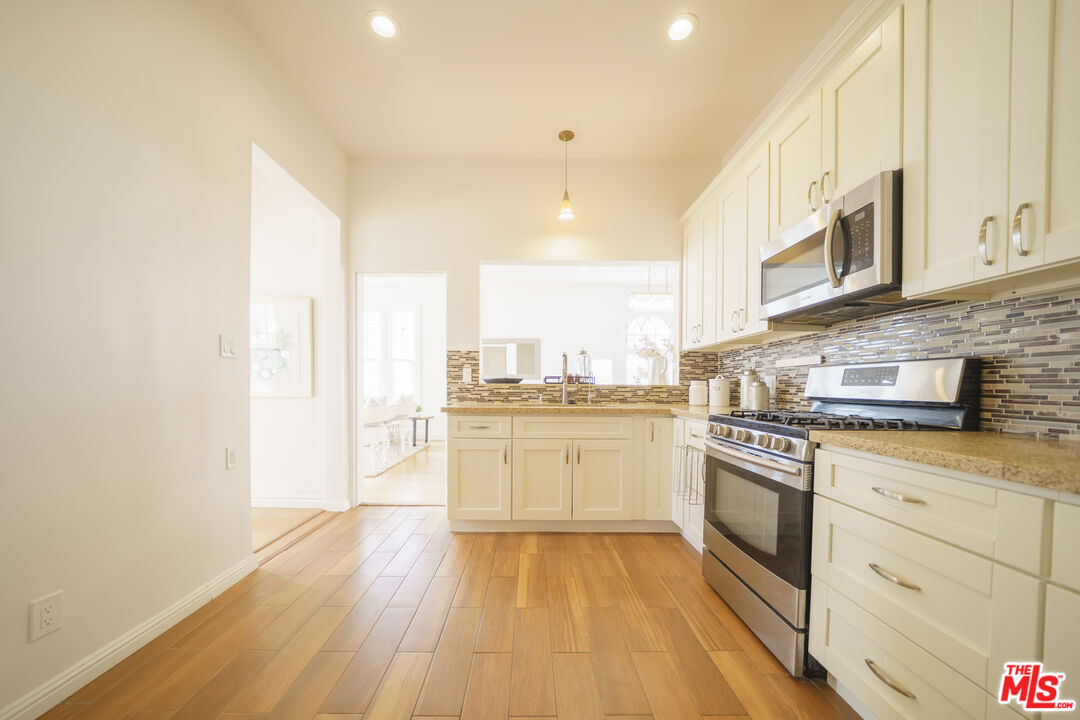 1159 South Norton Avenue Los Angeles, CA 90019 - Photo 18 of 39