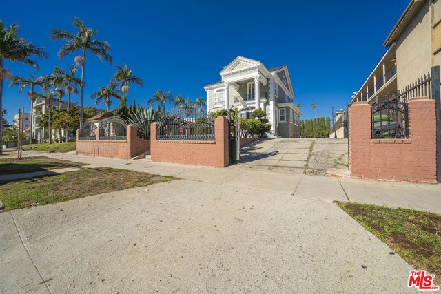 $1,895,000 | 1159 South Norton Avenue, Los Angeles, CA 90019