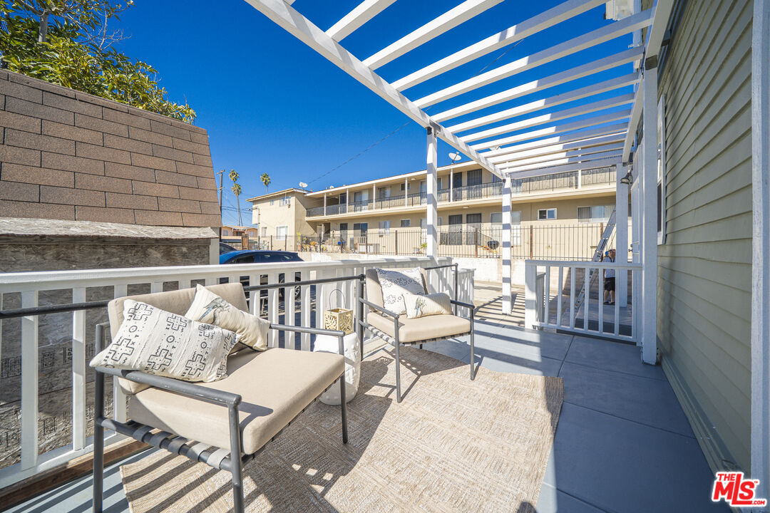 1159 South Norton Avenue Los Angeles, CA 90019 - Photo 6 of 39