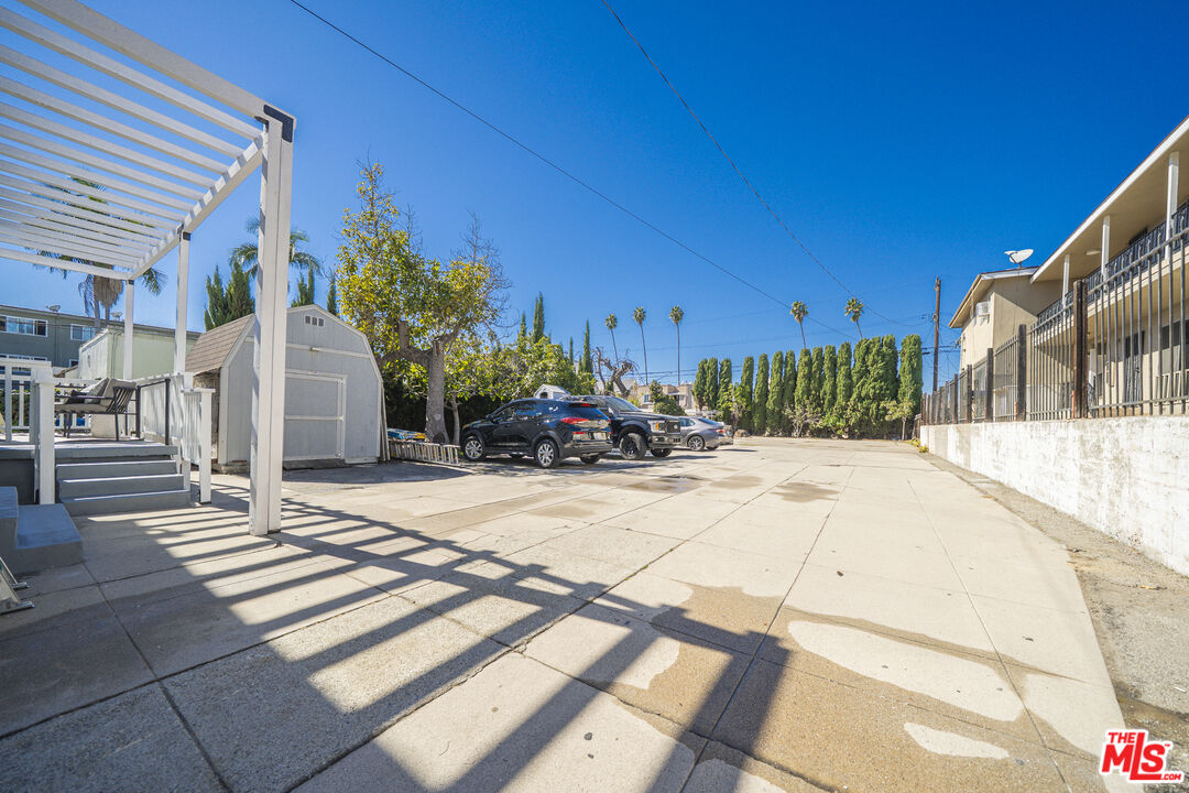 1159 South Norton Avenue Los Angeles, CA 90019 - Photo 8 of 39