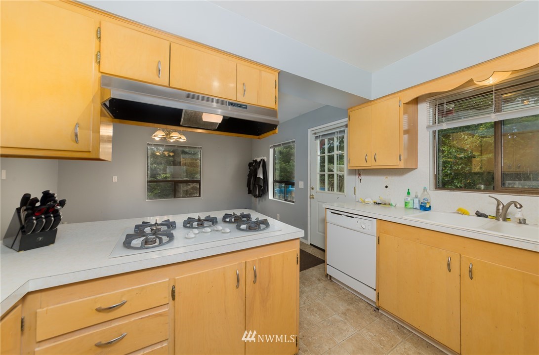 6815 176th Street Southwest Edmonds, WA 98026 - Photo 11 of 36 Gallery Image 11