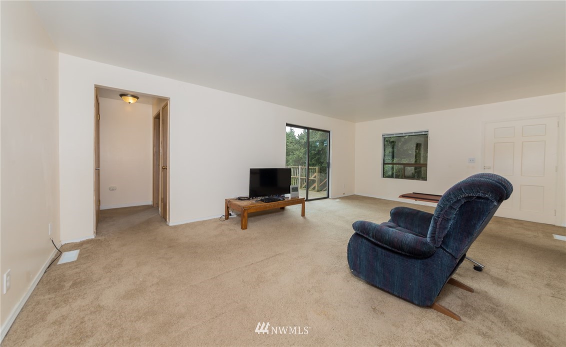 6815 176th Street Southwest Edmonds, WA 98026 - Photo 14 of 36 Gallery Image 14