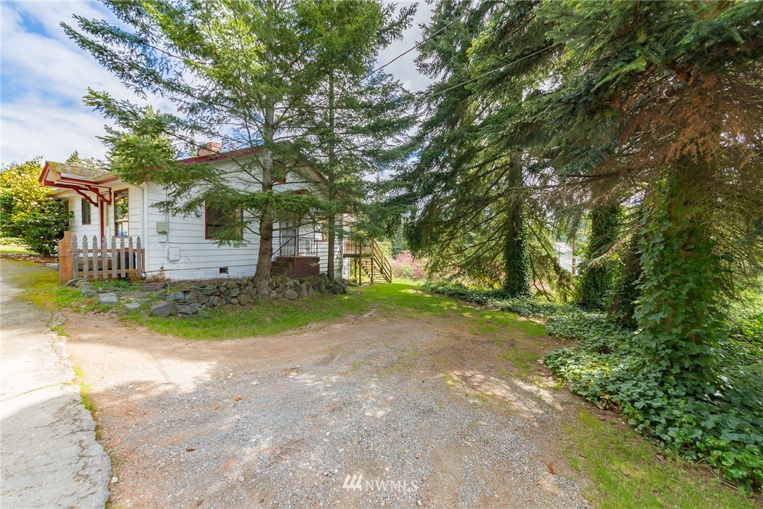 6815 176th Street Southwest Edmonds, WA 98026 - Photo 3 of 36 Gallery Image 3