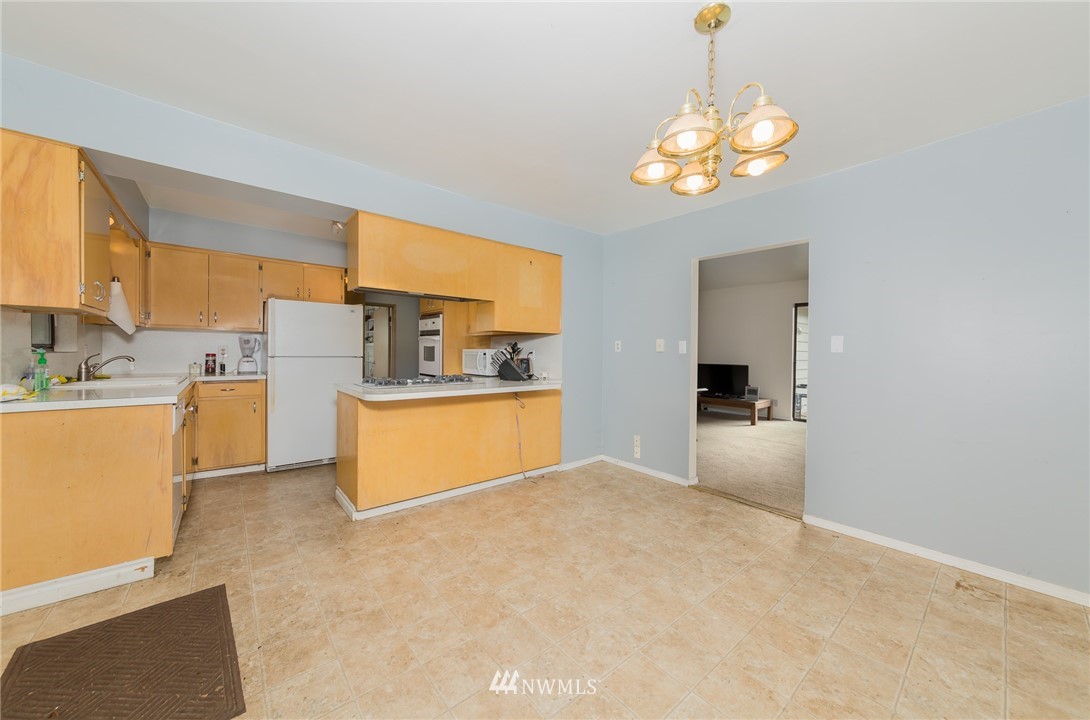 6815 176th Street Southwest Edmonds, WA 98026 - Photo 6 of 36 Gallery Image 6