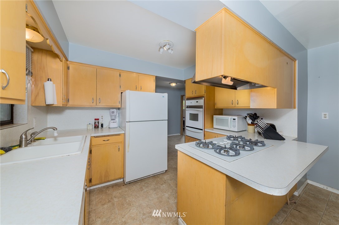 6815 176th Street Southwest Edmonds, WA 98026 - Photo 10 of 36 Gallery Image 10