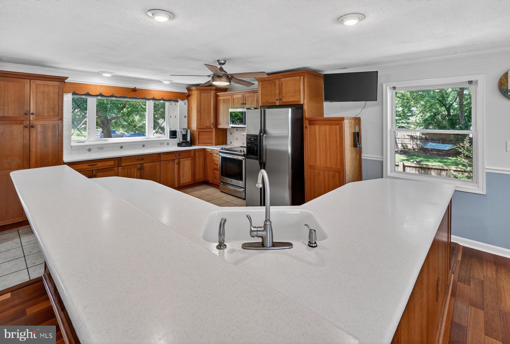422 Ridgeview Court Arnold, MD 21012 - Photo 15 of 54 Kitchen Island