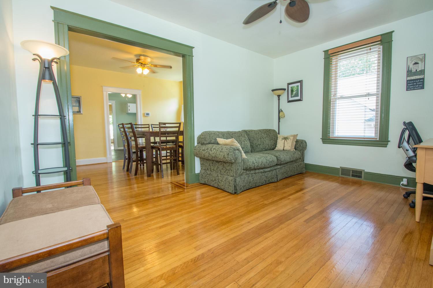 1112 Overbrook Road Baltimore, MD 21239 - Photo 3 of 29 Living Room