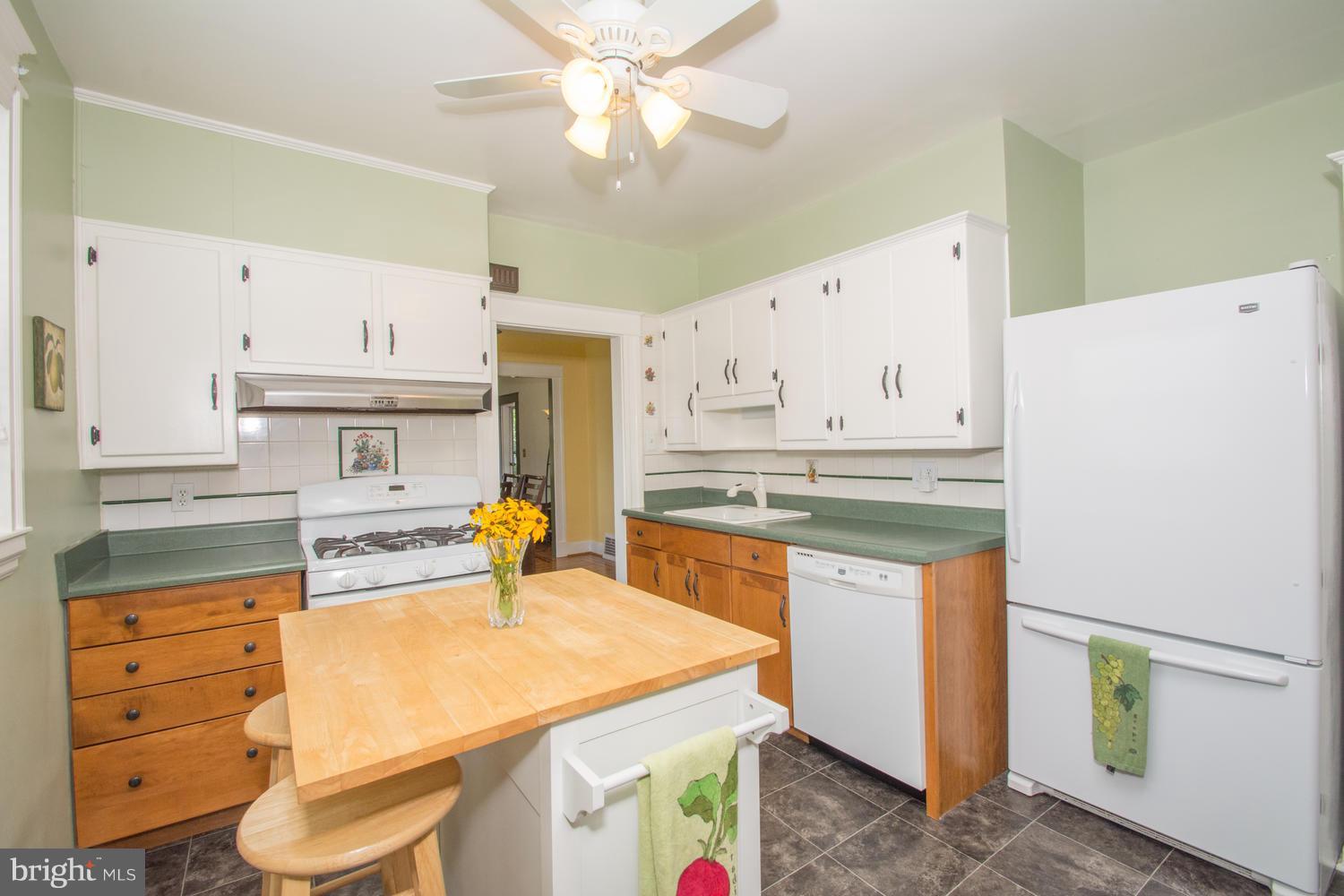 1112 Overbrook Road Baltimore, MD 21239 - Photo 6 of 29 Kitchen